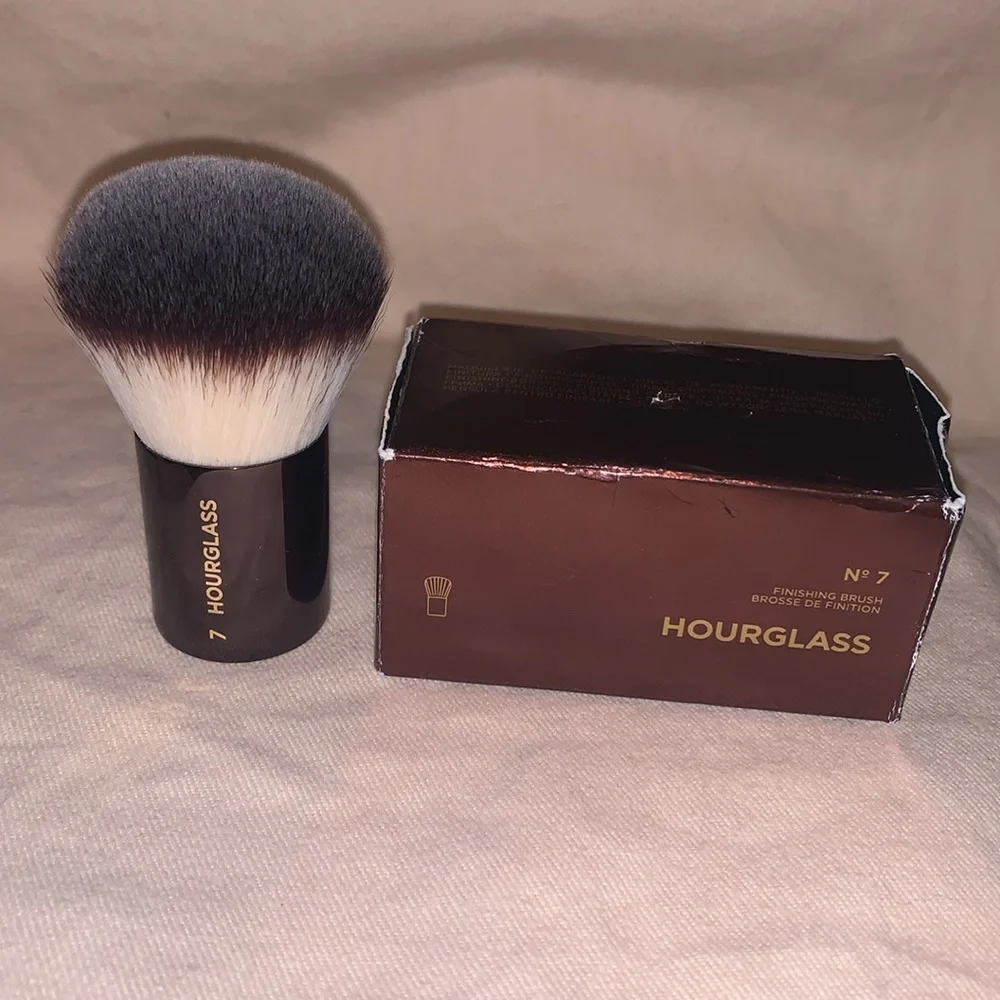 Hourglass Finishing Brush No 7 - NEW✨MSRP $69✨